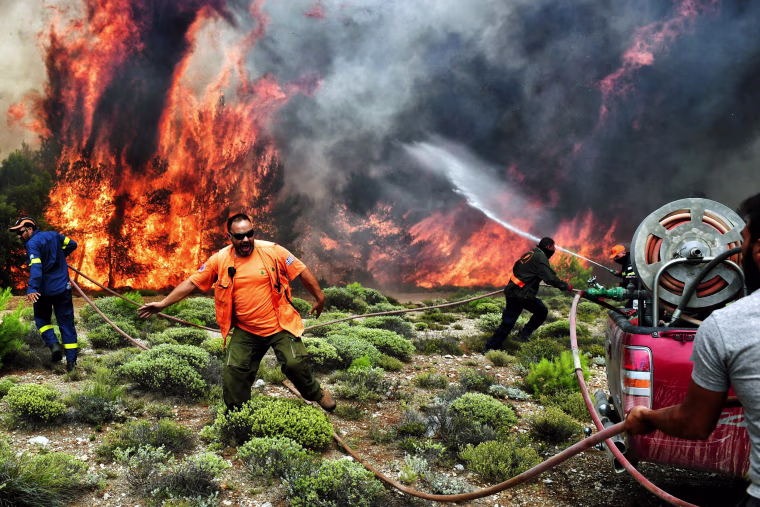 Image: CORRECTION-GREECE-FIRE