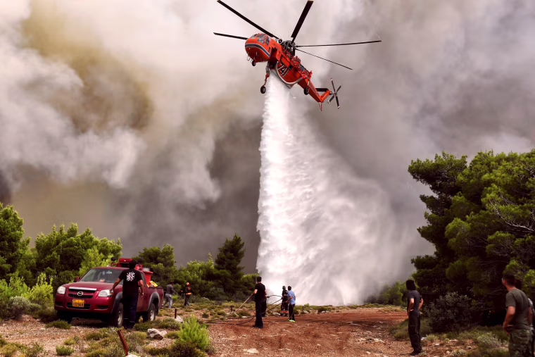 Image: CORRECTION-GREECE-FIRE