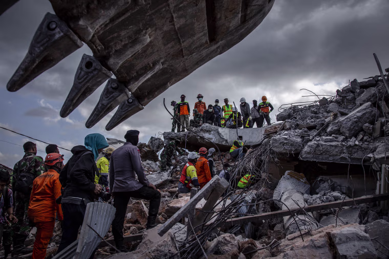 Image: Powerful Earthquake Strikes Indonesia's Lombok Island