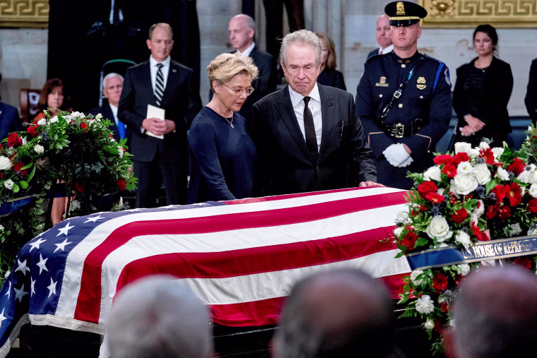 Image: U.S. Senator John McCain lies in state in the U.S. Capitol Rotunda in Washington