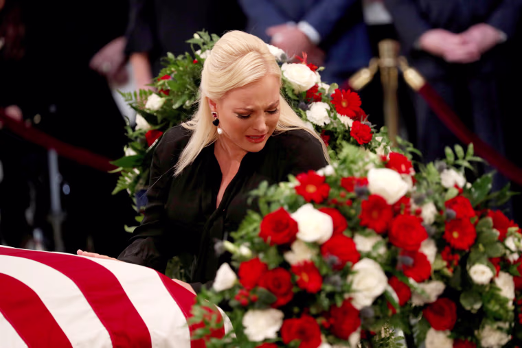 Image: U.S. Senator John McCain lies in state in the U.S. Capitol Rotunda in Washington
