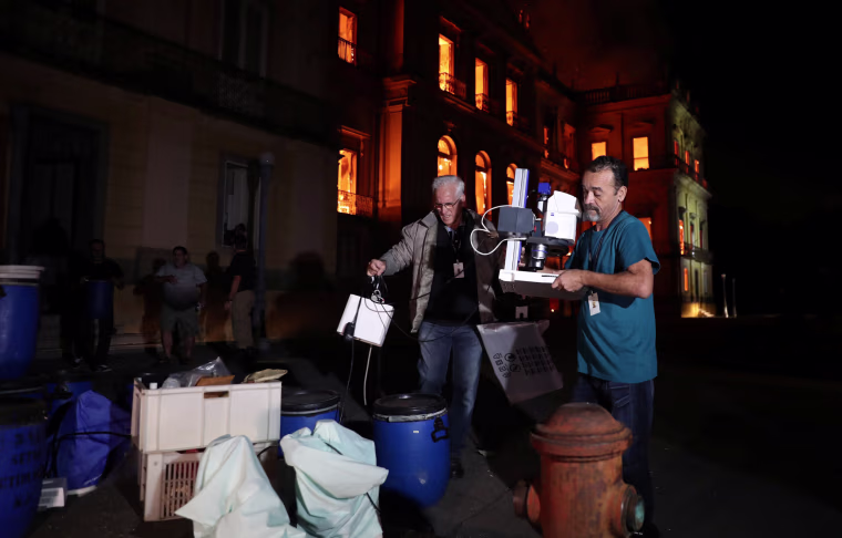 Image: People rescue items during a fire at the National Museum of Brazil in Rio de Janeiro