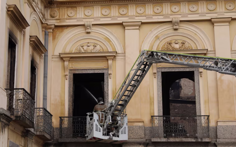 Image: A firefighter at Brazil's National Museum in Rio de Janeiro