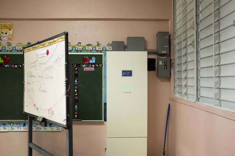 Image: Sonnen solar batteries in a classroom at the at the S.U. Matrullas Elementary School