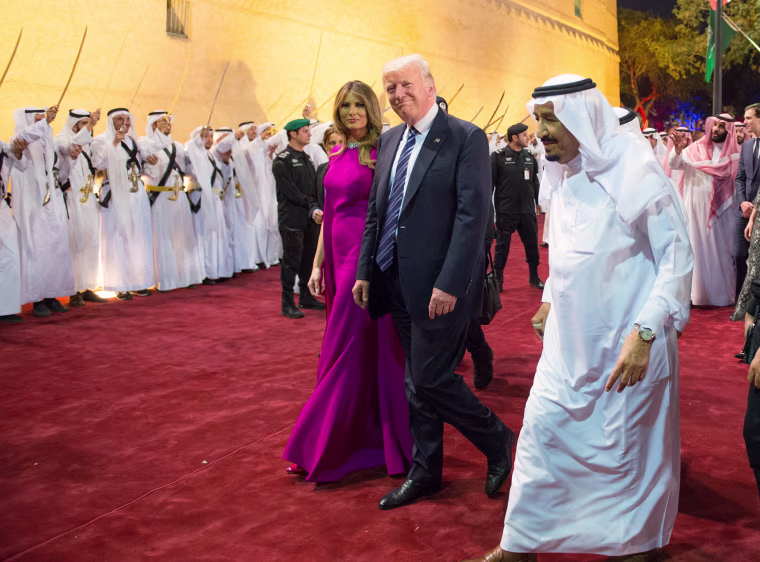 Image: Trump and first lady Melania Trump are welcomed by Saudi Arabia's King Salman bin Abdulaziz Al Saud at Al Murabba Palace in Riyadh