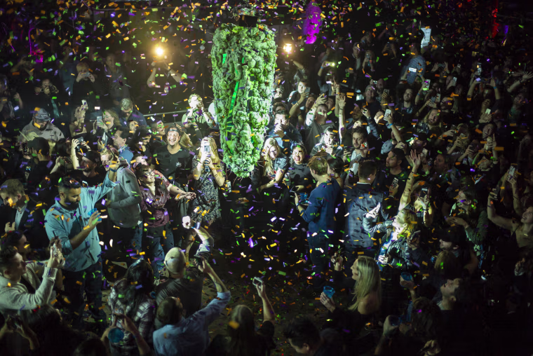 Image: Canada Legalizes Marijuana Nationwide