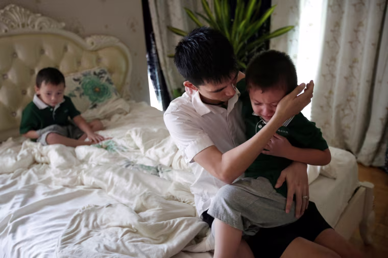 Image: Ye Jianbin holds An Zhifei, in Shenzhen, China, on Sept. 18, 2018.