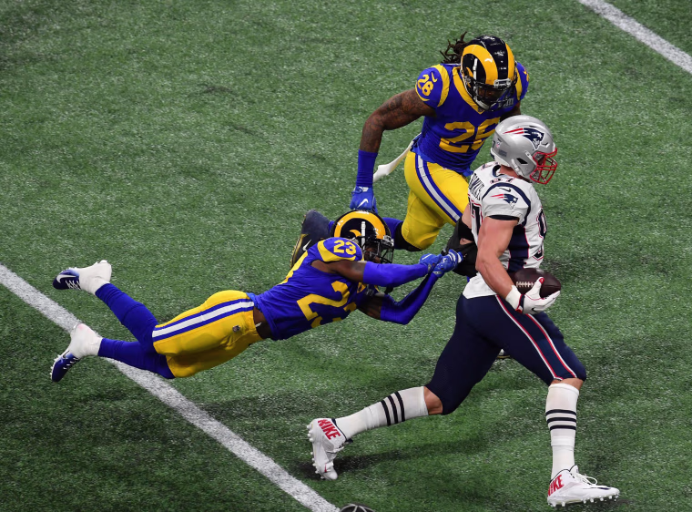 Image: AMFOOT-NFL-SUPER-RAMS-PATRIOTS
