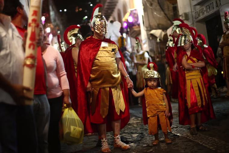 Image: Men dressed as ancient Romans take part in a procession as part of Holy Week celebrations in Taxco