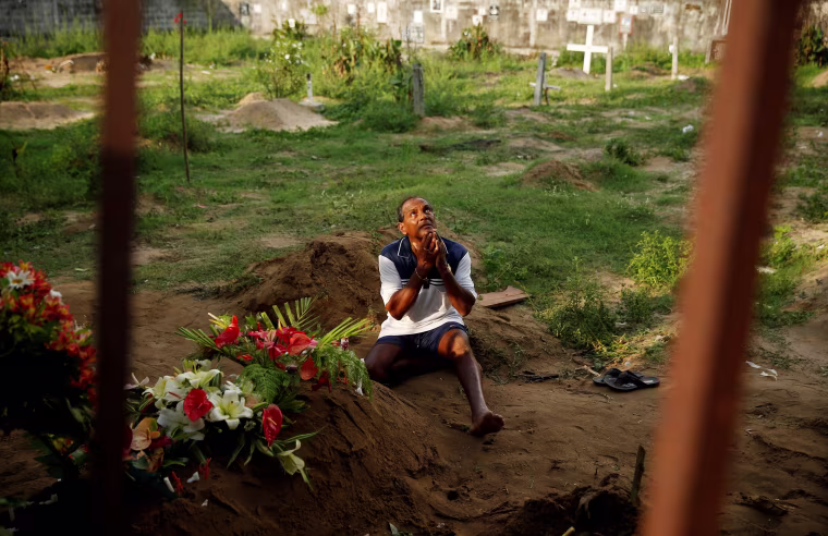 Image: A man prays at Sellakanda Catholic cemetery, two days after a string of suicide bomb attacks on churches and luxury hotels across the island on Easter Sunday, in Negombo