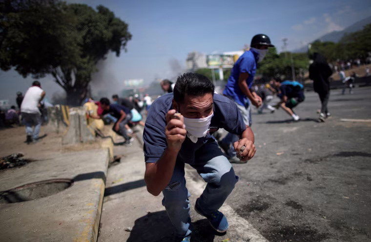 Image: Opposition demonstration near the Generalisimo Francisco de Miranda Airbase \"La Carlota\" in Caracas