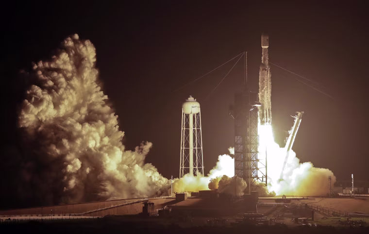 Image: A SpaceX Falcon heavy rocket lifts off from pad 39A at the Kennedy Space Center in Cape Canaveral