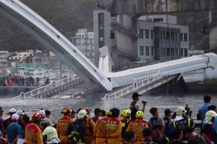 Image: TAIWAN-ACCIDENT-BRIDGE