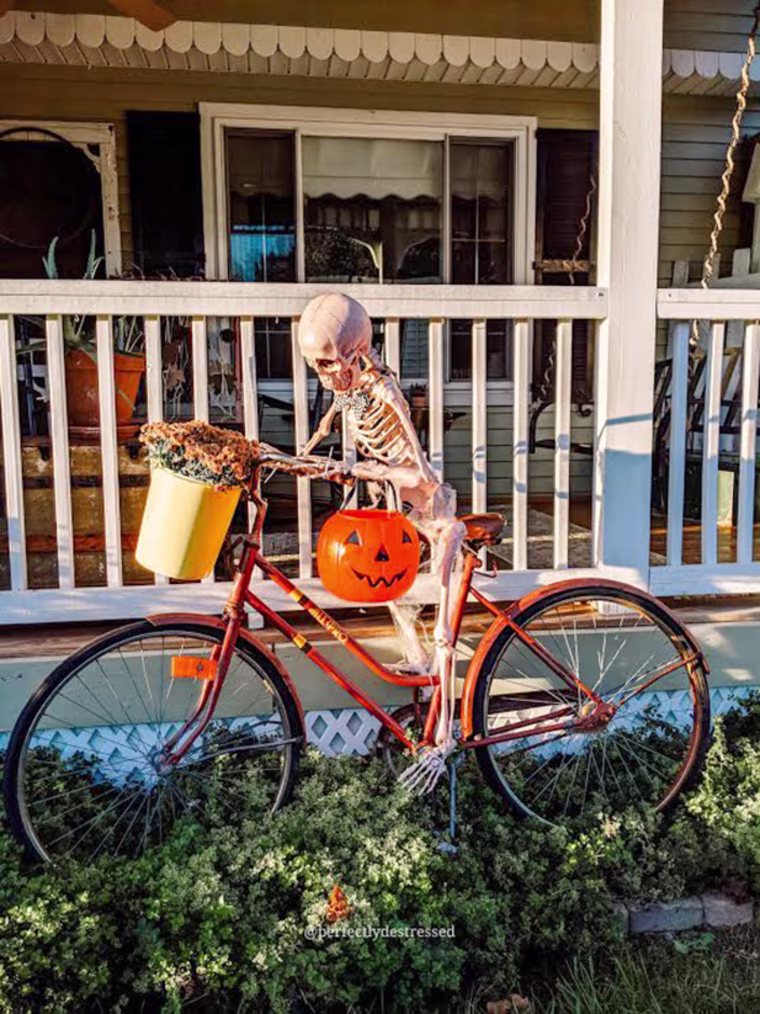 Kristin Gambaccini of Perfectly DeStressed scored both a vintage bike and a skeleton for just $10 on Facebook Marketplace.