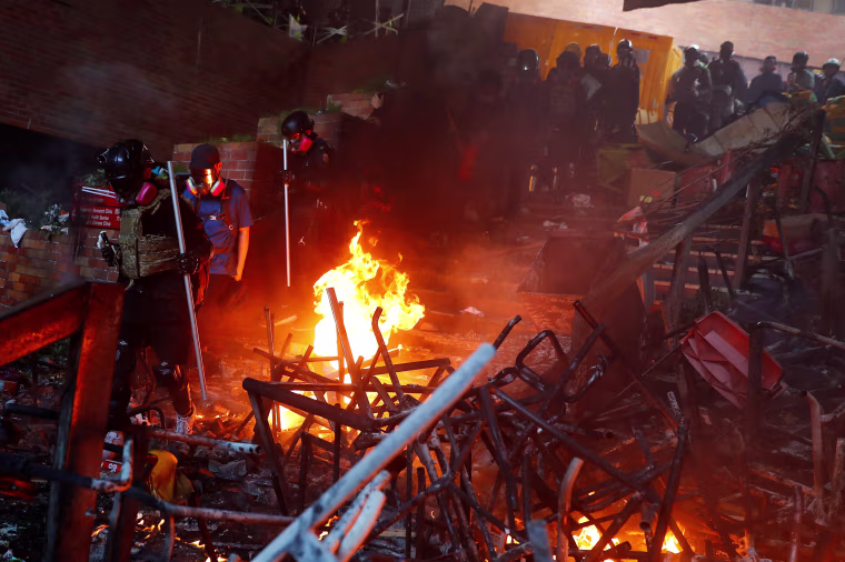 Image: Protesters try to leave the campus of Hong Kong Polytechnic University during clashes with police 