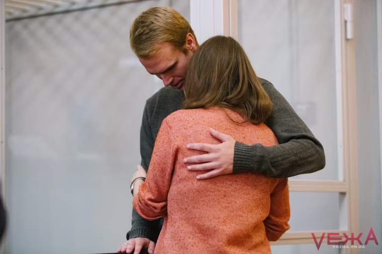 Anna Osipovich and Craig Lang embrace during Lang's hearing in Vinnytsia. The couple were married the morning before the hearing.