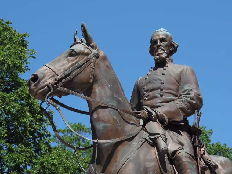 Image: Confederate Gen. Nathan Bedford Forrest Statue