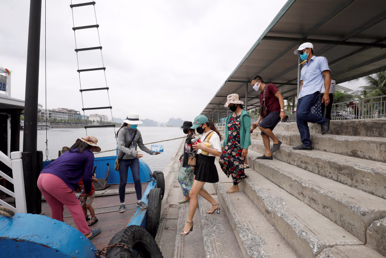 Image: Tourists in Vietnam