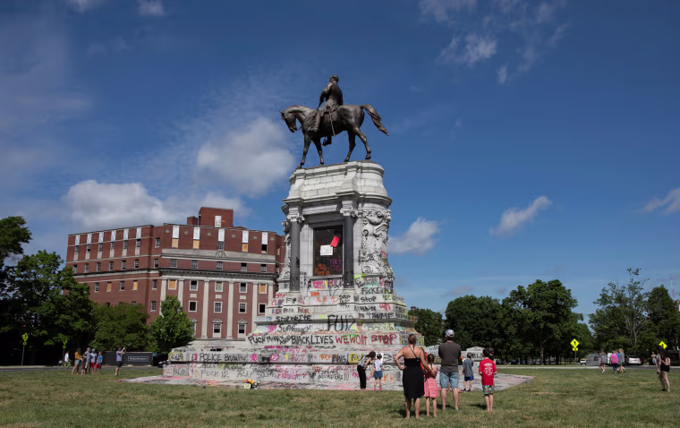 Image: Robert E. Lee statue