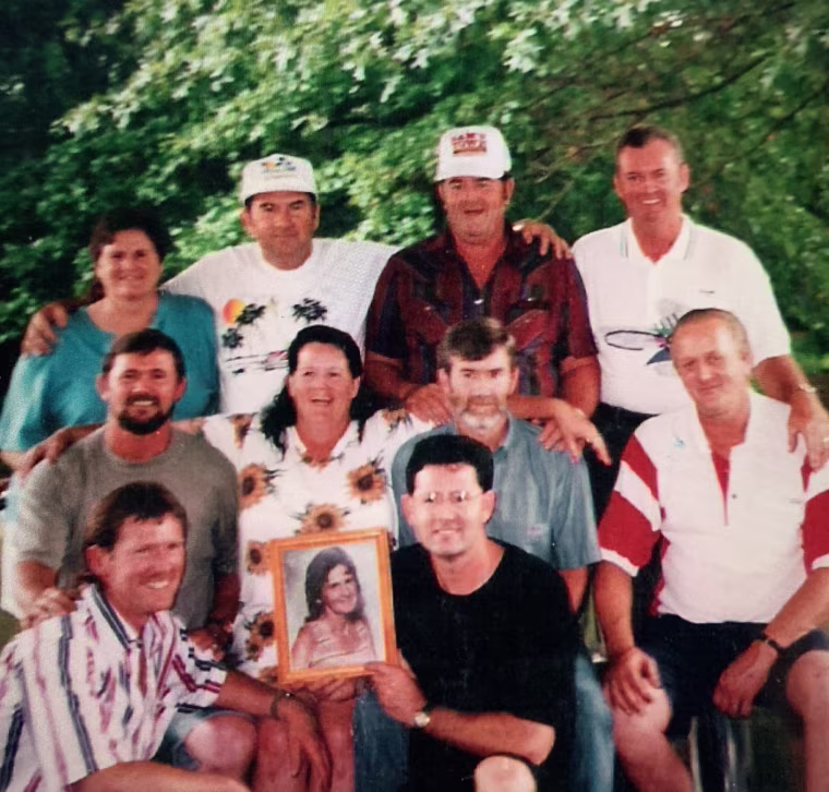 Geneva's 10 children gather for a photo just a few years after her disappearance.