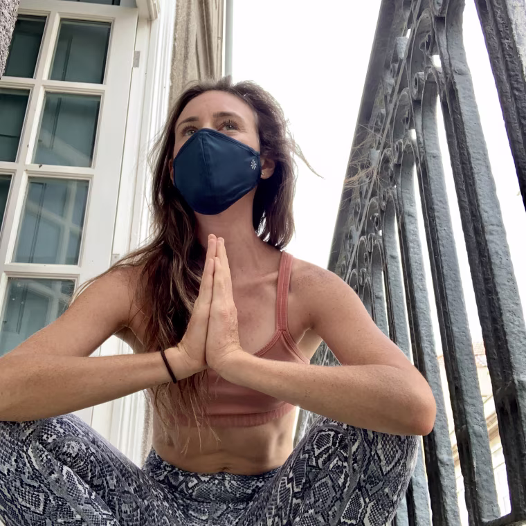 Athleta Made to Move Mask for yoga