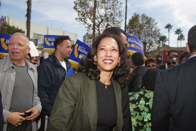 Image: Kamala Harris meets with supporters in front of the 24th street BART station