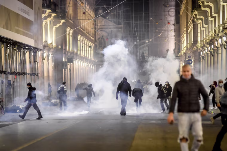 Image: Smoke billows as clashes broke out during a protest against the government restriction measures to curb the spread of COVID-19 in Turin