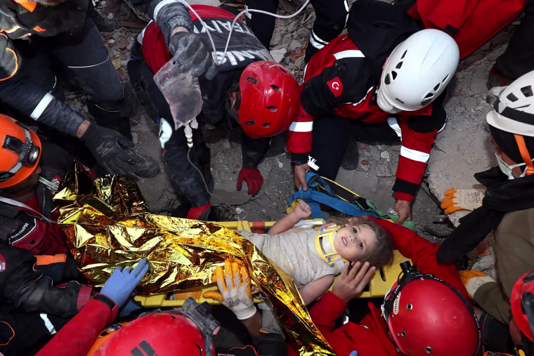 Image: TOPSHOT-TURKEY-EARTHQUAKE-RESCUE