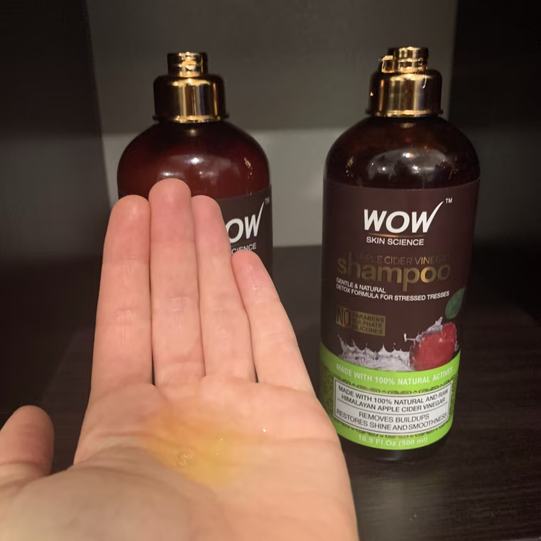 what the WOW Apple Cider Vinegar Shampoo looks like out of the bottle