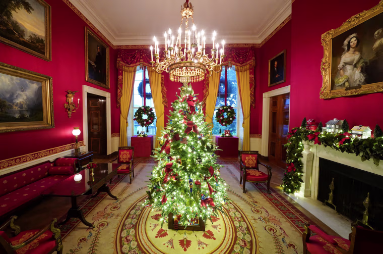 Image: Holiday decorations at the White House in Washington
