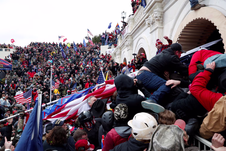 Image: Pro-Trump protesters in the U.S. Capitol