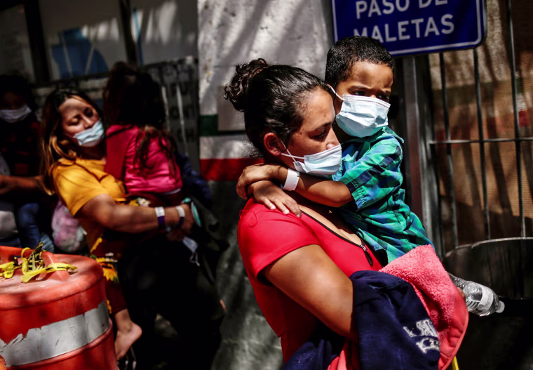 Image: Asylum-seeking migrants from Central America, who were airlifted from Brownsville to El Paso, Texas, and deported from the U.S., in Ciudad Juarez