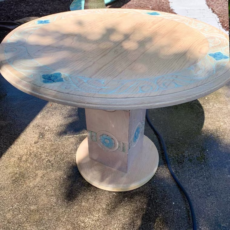 Terri Peter's dining room round table outside