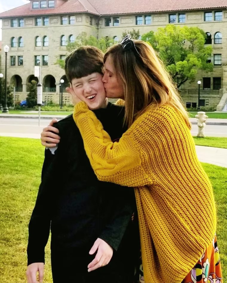 Image: Amber Briggle kissing her son