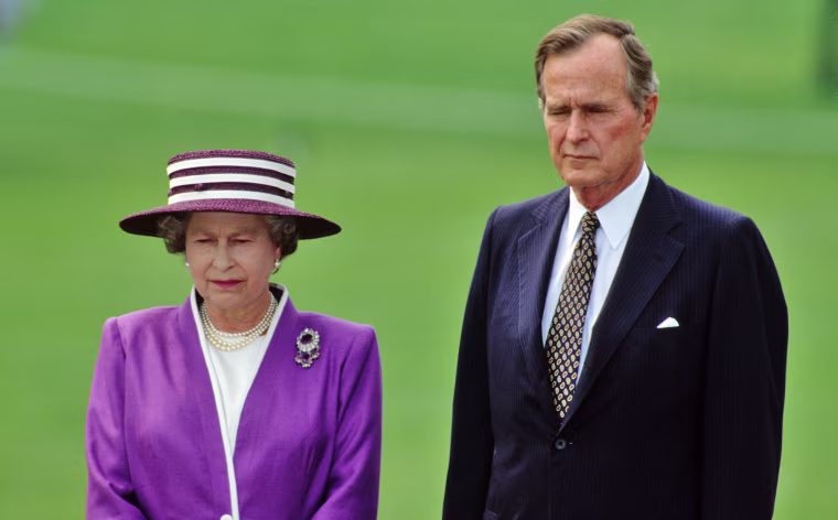 Queen Elizabeth II with President George Bush on the White House lawn on May 14, 1991.