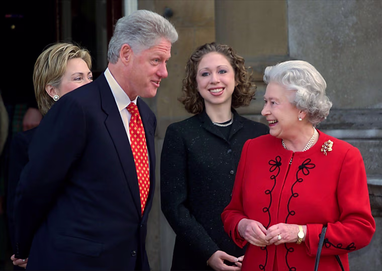 BRITAIN-CLINTONS-QUEEN