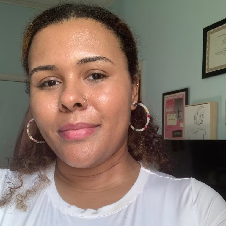 Shop TODAY editorial assistant Kamari Stewart wearing the Milk Makeup Hydro Grip Set + Refresh Spray