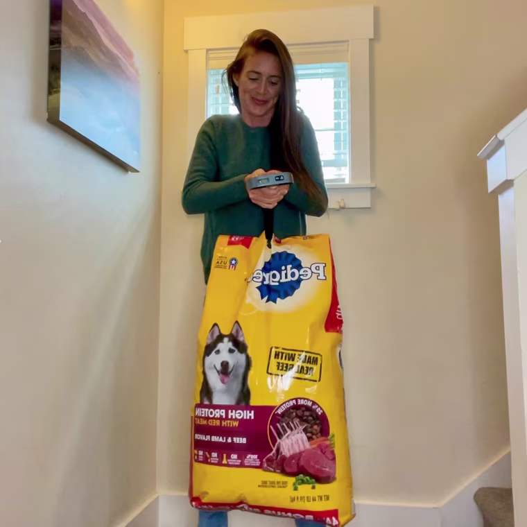 Image of Katie Jackson weighing dog food with the Etekcity Portable Luggage Scale