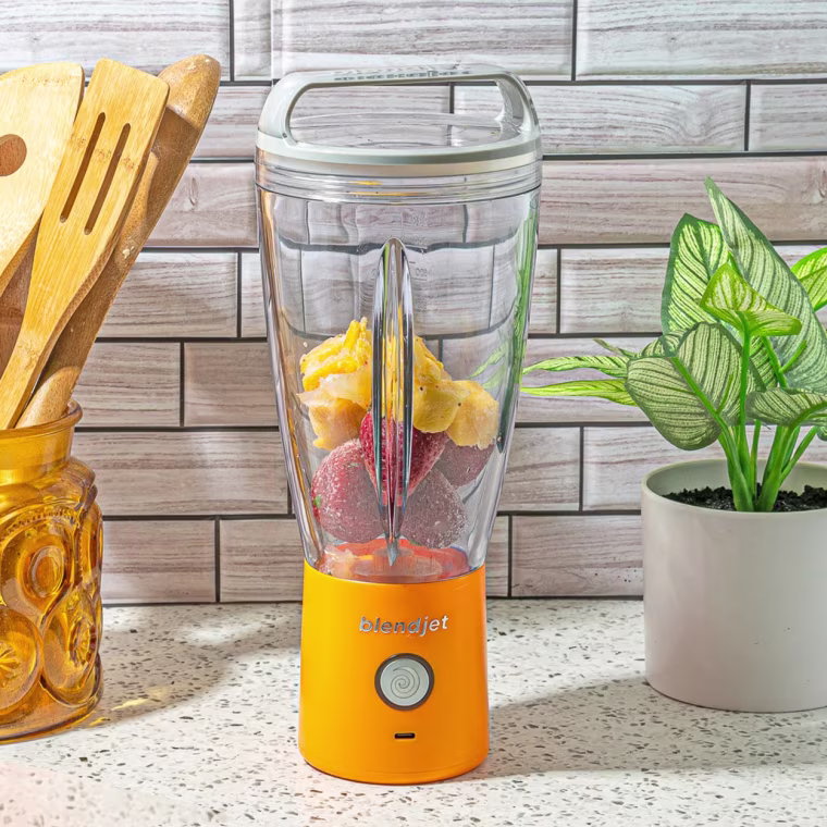Shop TODAY Stephanie Gravalese using the BlendJet 2 and the 32-ounce jar.