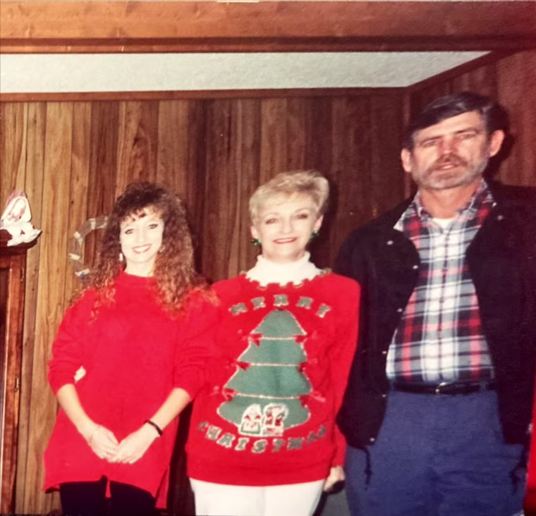 Lisa and her parents.