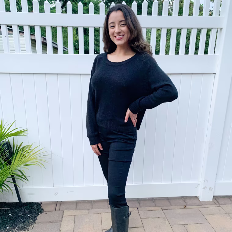 Woman wearing black Skinny jeans