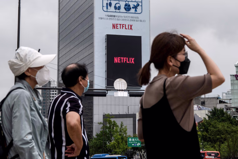 SKOREA-US-TELEVISION-SOCIAL-NETFLIX