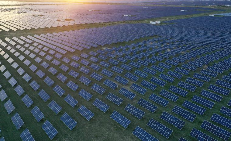 Xinhua Headlines: World's largest carbon trading market opens in Shanghai