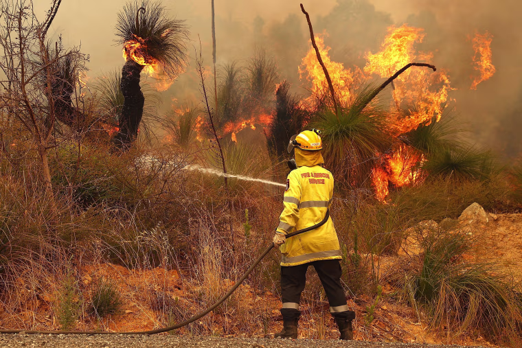 Homes Destroyed As Bushfires Continue Across Perth Hills