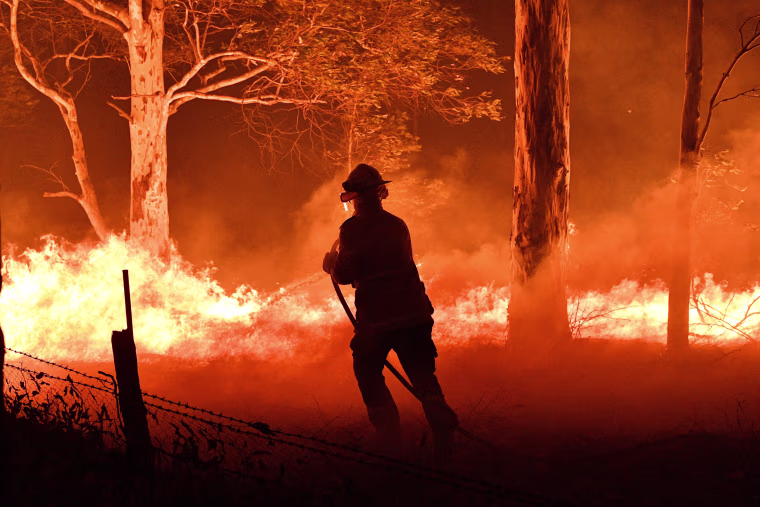 TOPSHOT-AUSTRALIA-WEATHER-FIRES