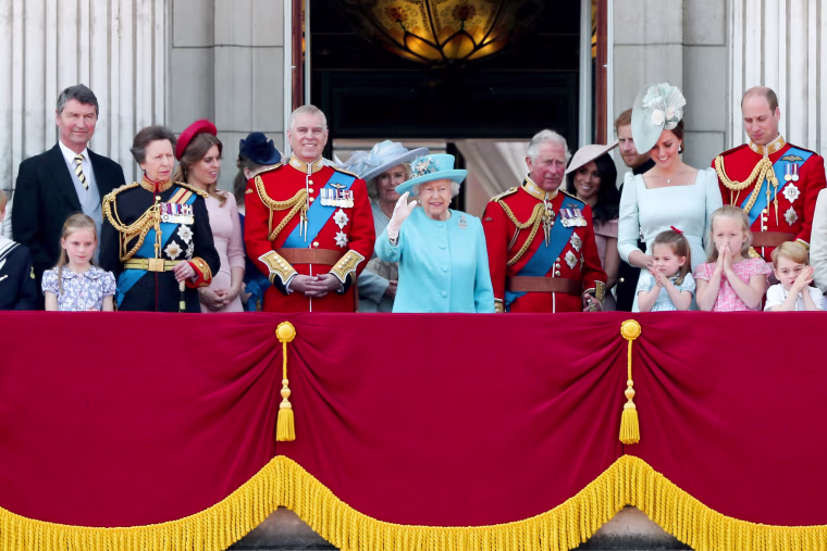 TOPSHOT-BRITAIN-ROYAL-TROOPING