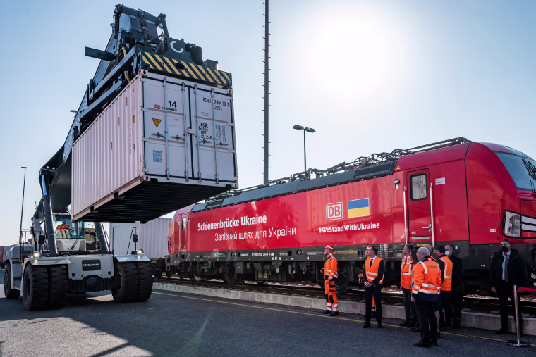 TOPSHOT-GERMANY-RUSSIA-UKRAINE-CONFLICT-AID-RAIL