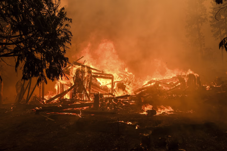 Image: A structure burns during the Oak Fire in Mariposa County, Calif. on July 23, 2022.