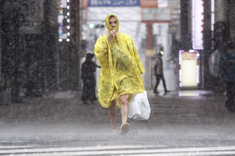 Image: A man makes his way through the heavy rain caused by a powerful typhoon in Kagoshima, southern Japan, on Sept. 18, 2022.