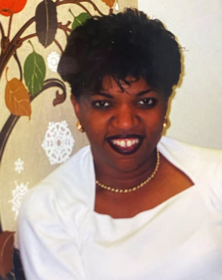 Vannessa Dorantes as a 22-year old social worker.